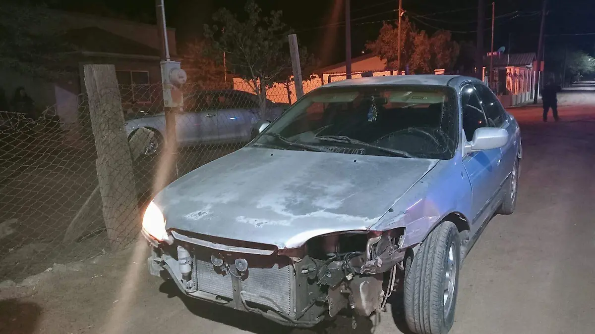 En Luis B. Sánchez ocurrió aparatoso choque provocado por el conductor de un auto Honda Civic 2005, vecino del ejido Independencia. No fueron reportados heridos